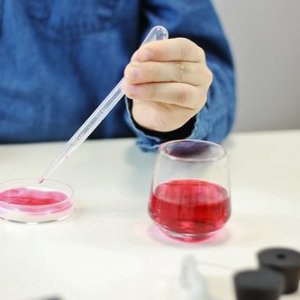 מעבדת ניסויים ביתית בכימיה קיט לילדים ונוער 150 ניסויים – BUKI